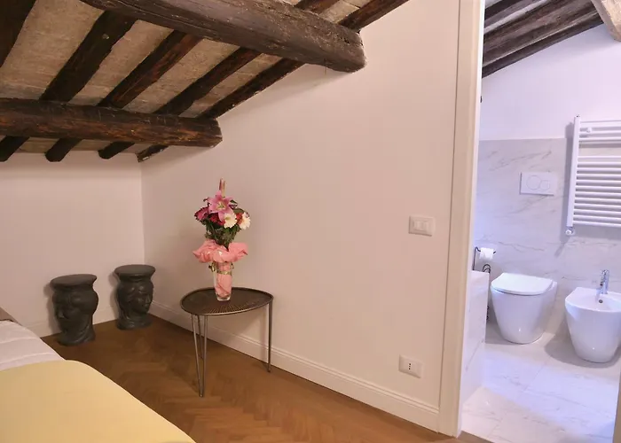 Casa de hóspedes Helmirage Luxury Trevi 4*