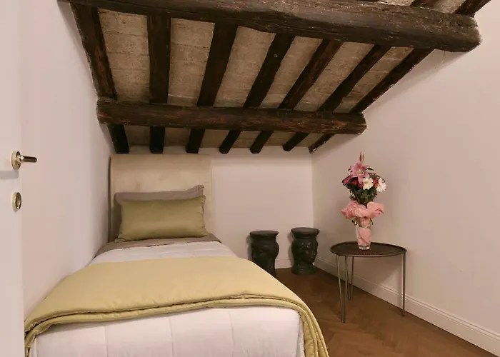 Casa de hóspedes Helmirage Luxury Trevi 4*